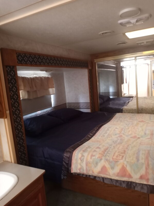 1 bedroom, Internet, bed sheets - Horse and Wagon Driving farm with friendly country folks. (Morristown)