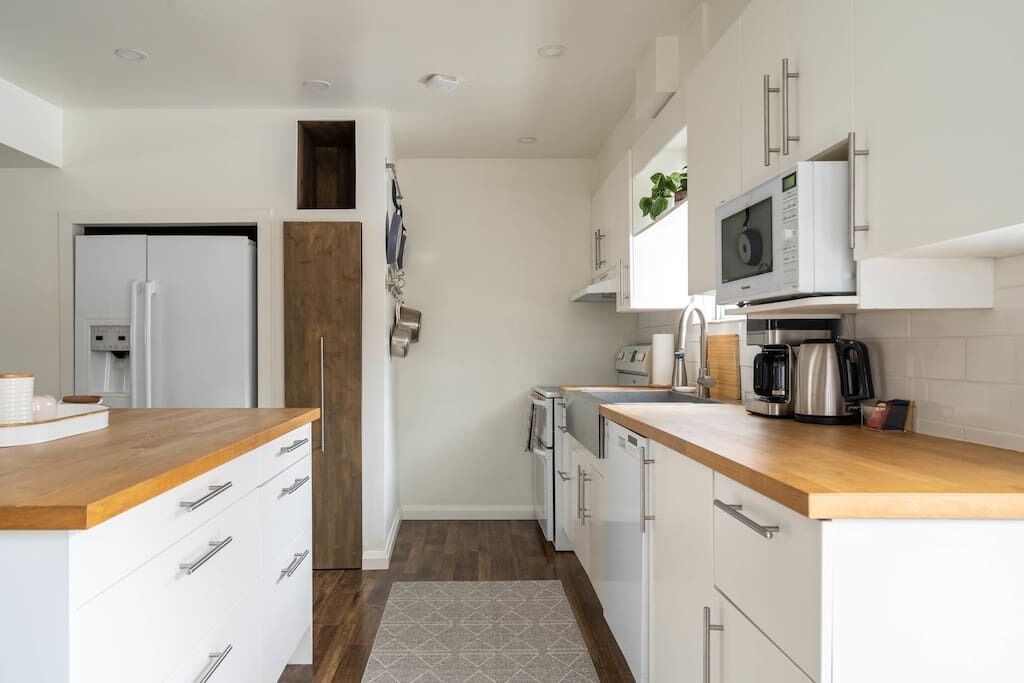 Large private deck near downtown