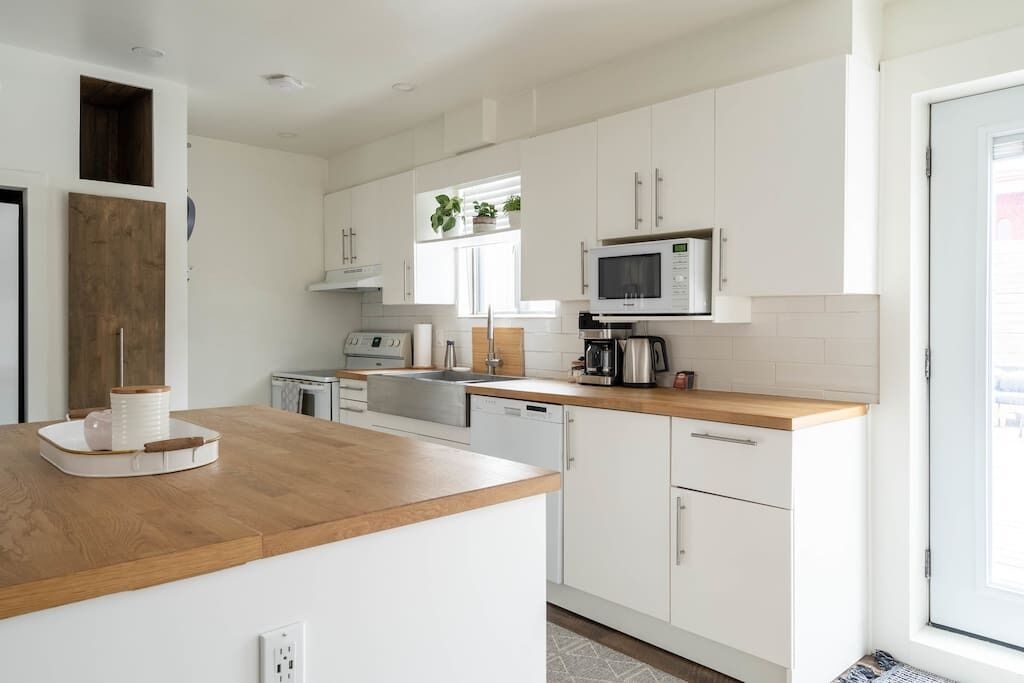 Large private deck near downtown