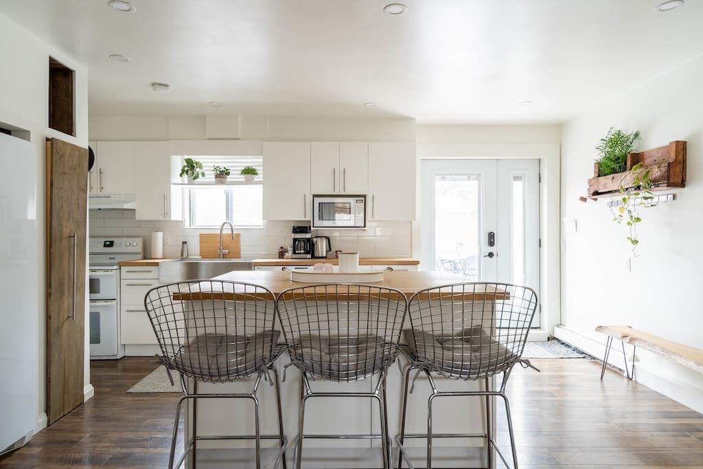 Large private deck near downtown