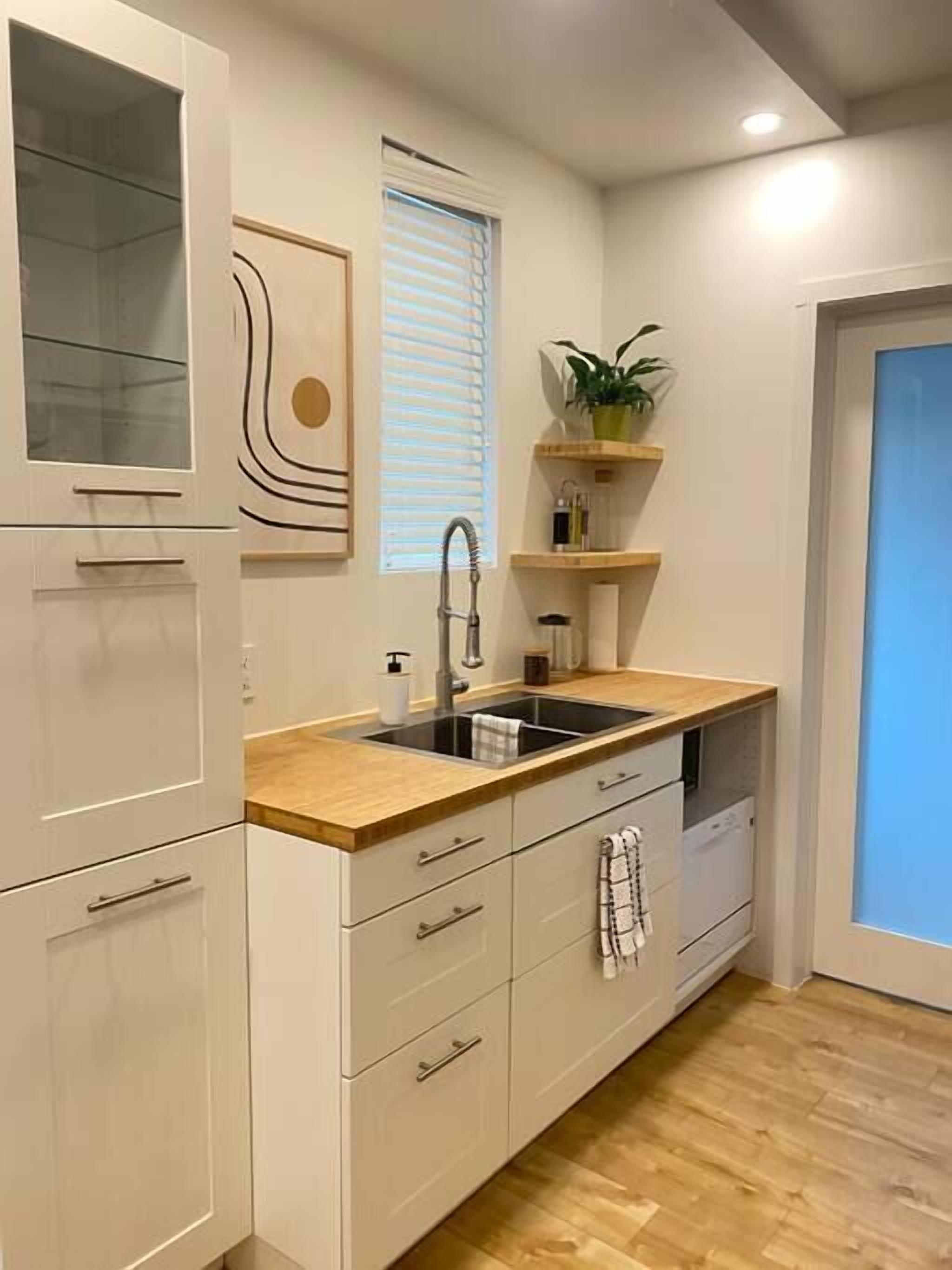 Cute & cozy near Uptown Waterloo