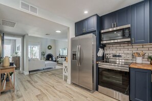 Private kitchen - Gorgeous Townhome in the Heart of Phoenix (Phoenix)