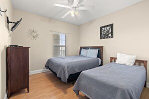 6 bedrooms, iron/ironing board, WiFi, bed sheets