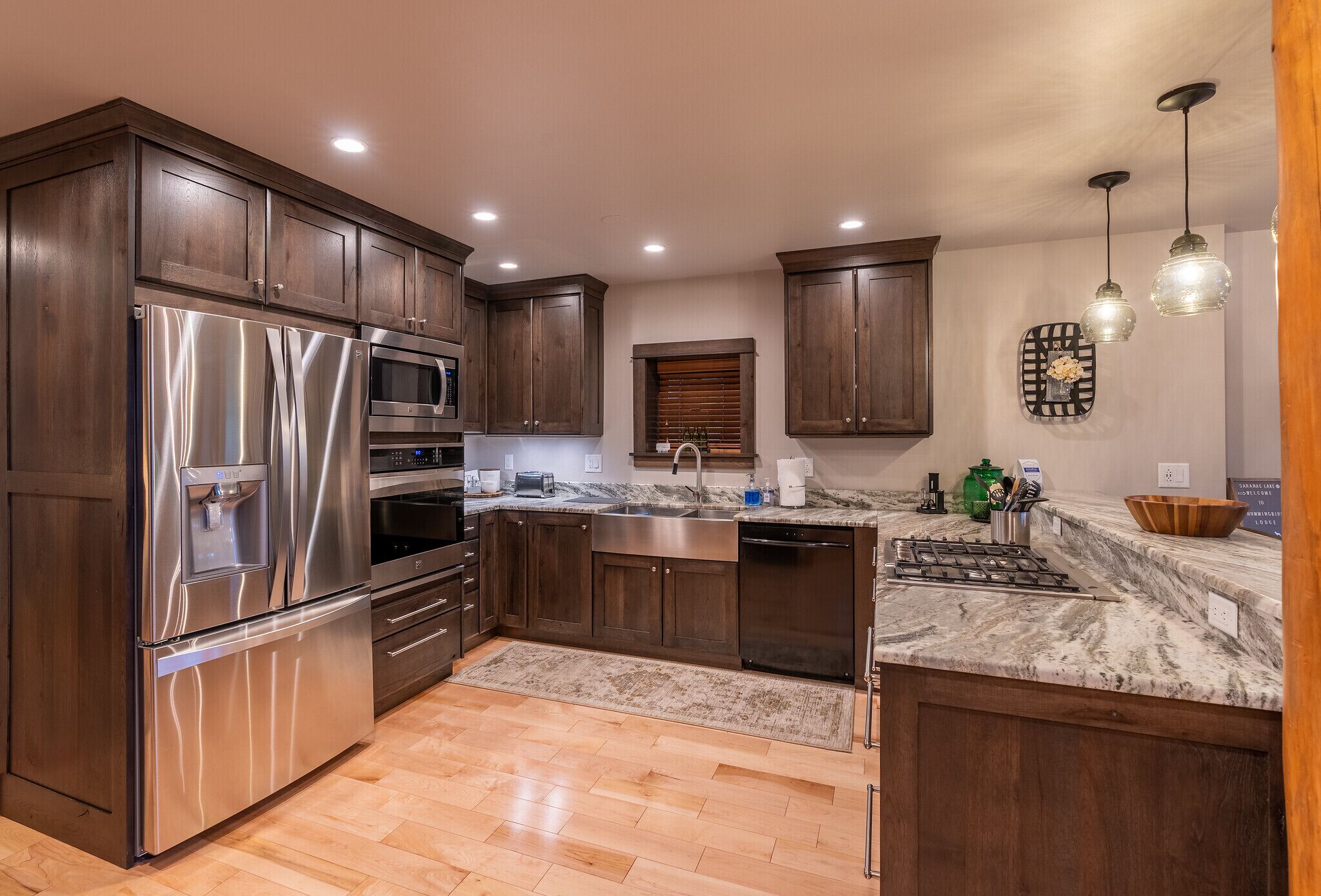 Hummingbird Lodge- Lake Views