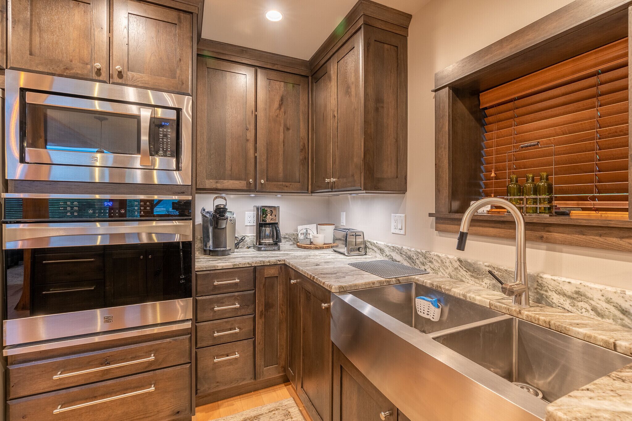 Hummingbird Lodge- Lake Views