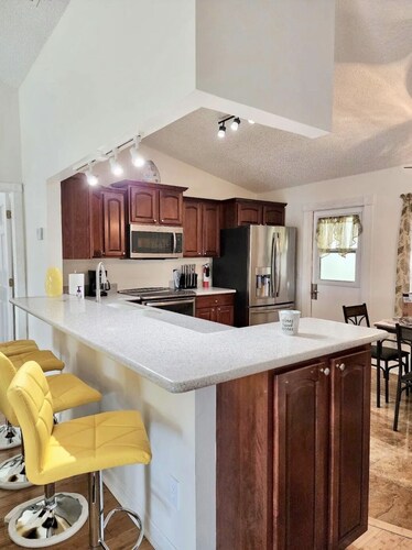 Beautiful 3BR Pool home / Billiards / Spa / Close to airport