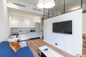 Living area - Le Victor Hugo, air conditioning, elevator, balcony (Nice)