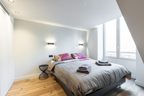 2 bedrooms, desk, iron/ironing board, WiFi