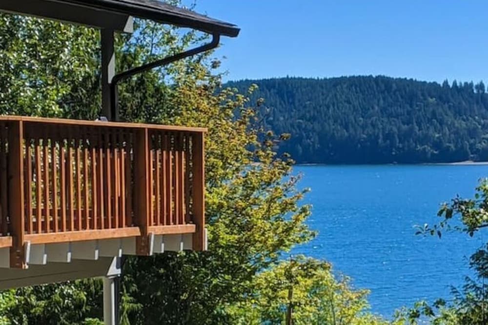 Hood Canal/Olympic Natl Forest Water View Getaway
