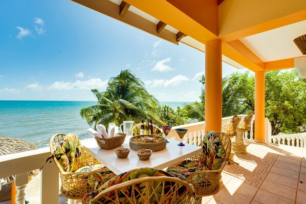 Outdoor dining - Safari Villa: Two Bedroom Beachfront Retreat Pool (Placencia)