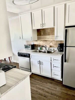 Family Apartment | Private kitchen | Full-sized fridge, microwave, oven, stovetop