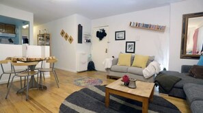 TV, DVD player, offices - 2 private rooms with private bath - separate (Brooklyn)