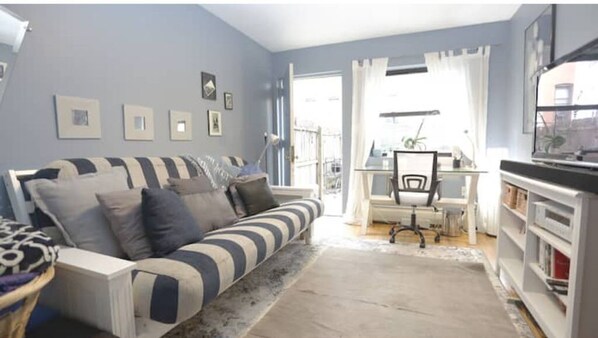 TV, lettore DVD, studio