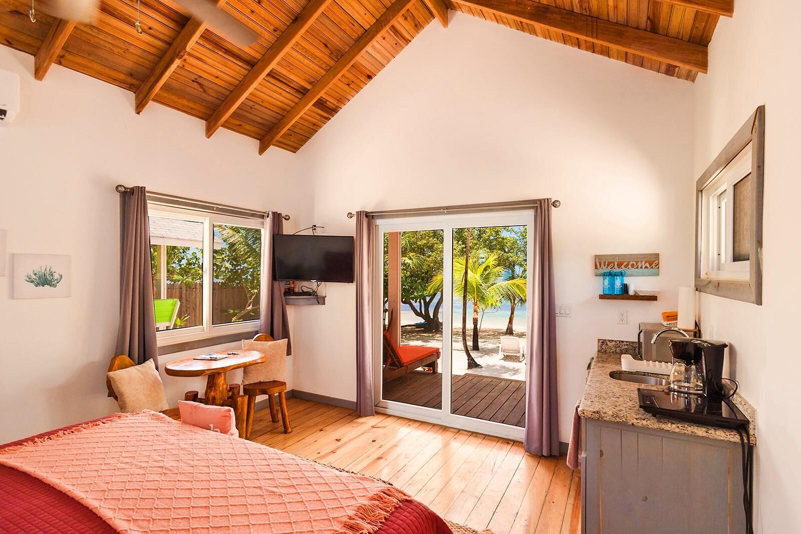 4 bedrooms, free WiFi, bed sheets