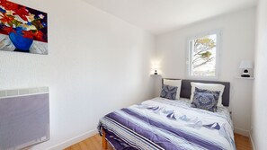 Iron/ironing board, free WiFi