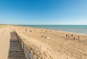 Una spiaggia nelle vicinanze