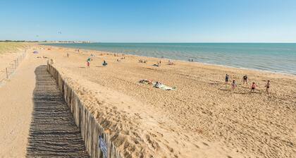 Le Ponton Bleu vue face au Port
