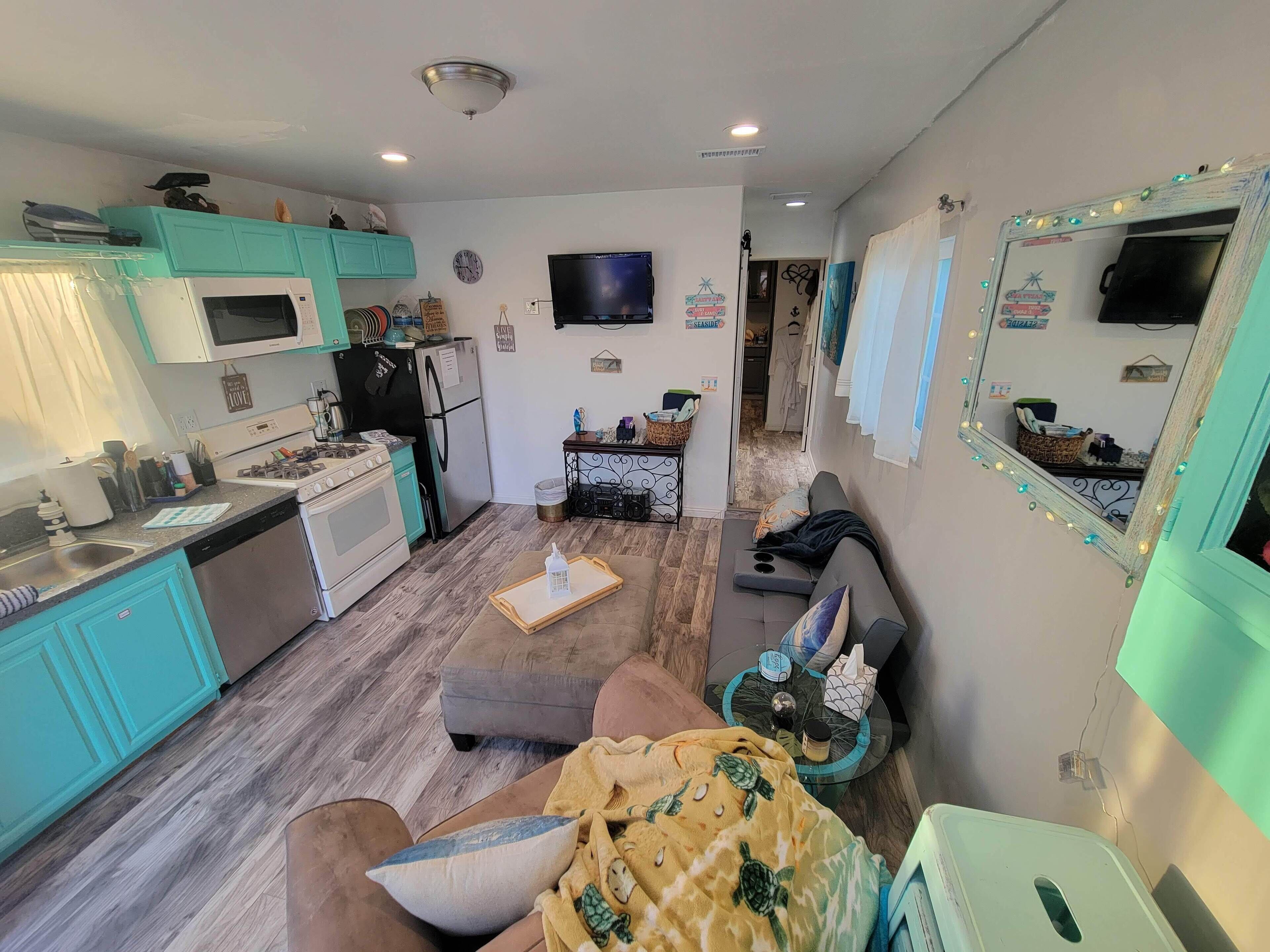 New Build 1 Bedroom 1 Bath Beach Themed perfect little place 1/2 mile to Harbor!