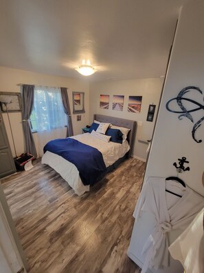 Room - New Build 1 Bedroom 1 Bath Beach Themed perfect little place 1/2 mile to Harbor! (Oceanside)