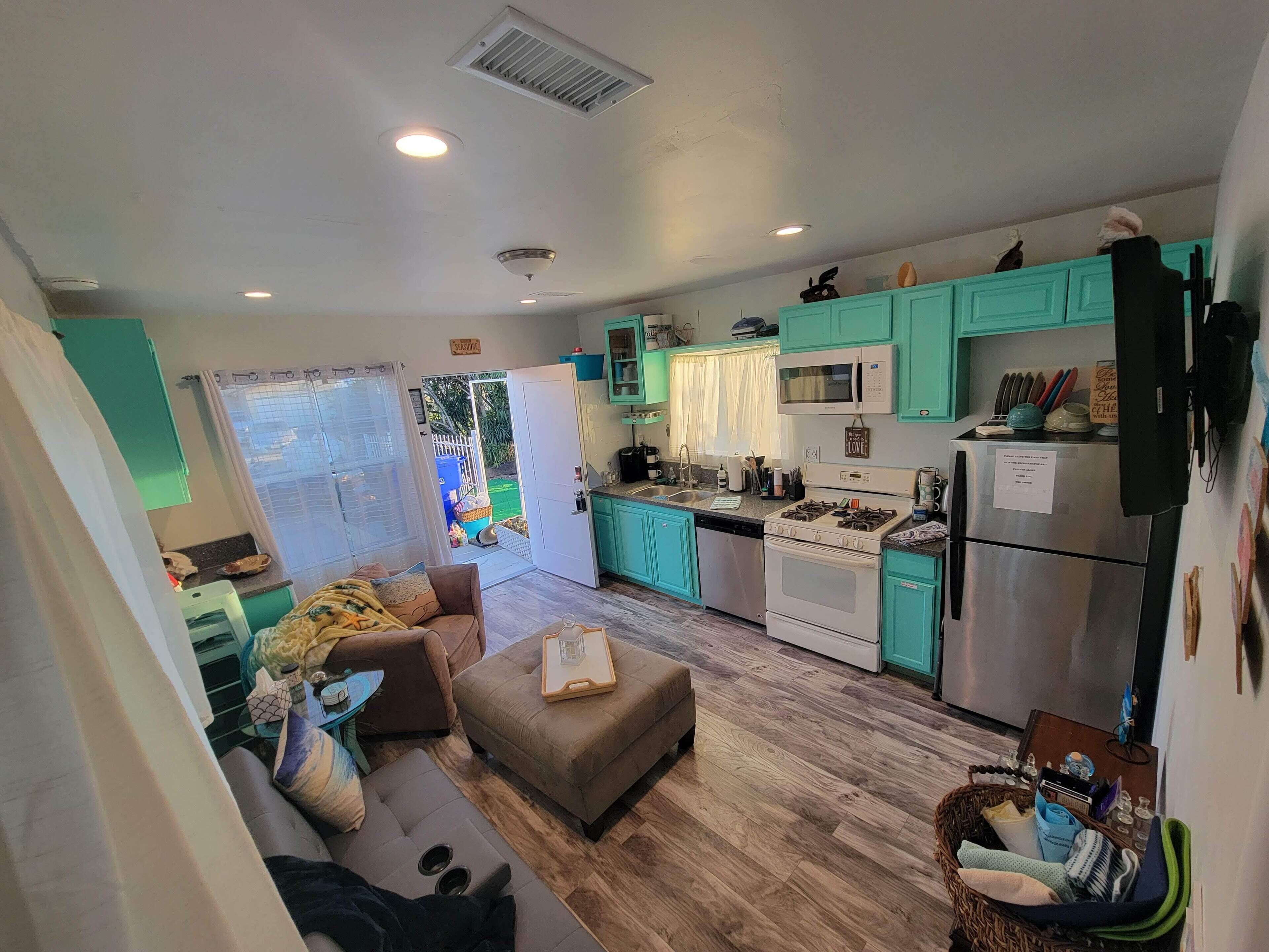 New Build 1 Bedroom 1 Bath Beach Themed perfect little place 1/2 mile to Harbor!