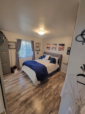 1 chambre, fer et planche à repasser, lit parapluie, Wi-Fi gratuit