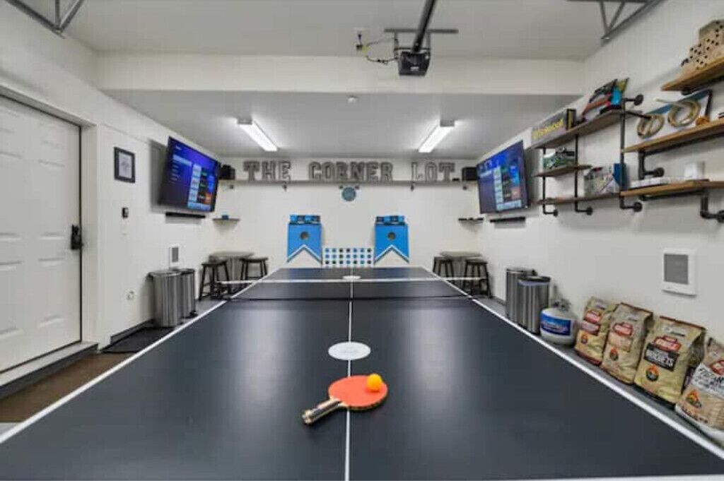 Corner-Lot ~ Lux. Mnt. Lvng.~ No Pet Fee ~ Starlink ~ Games  ~  Family Fun!