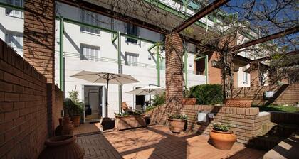 Garden Terrace Luxury Flat in Center Town