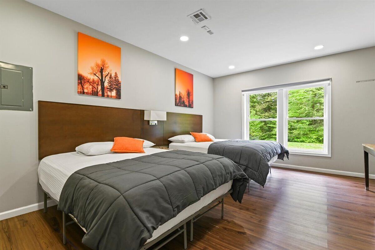 4 bedrooms, travel crib, free WiFi, bed sheets