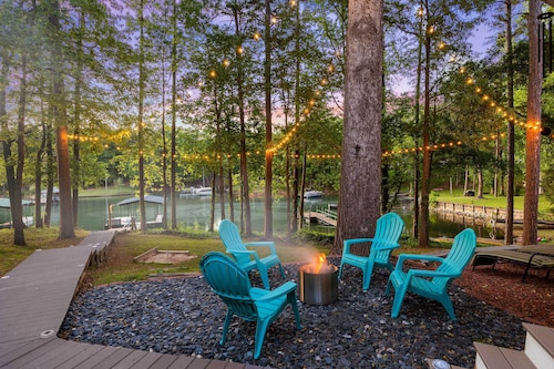 Lake Hartwell Vacation Rental w/ Boat Dock & Slip!