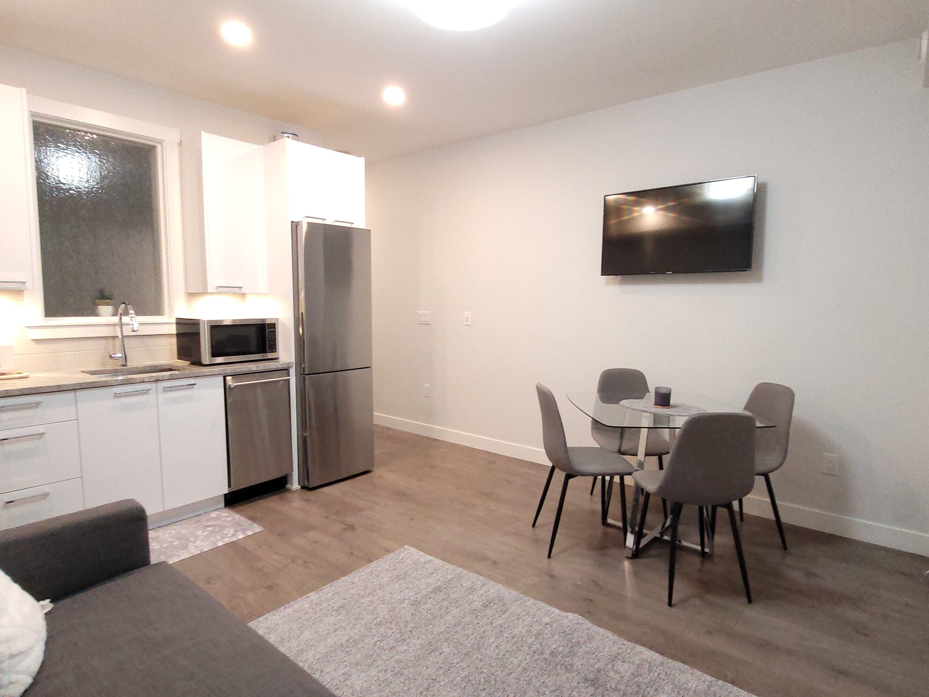 Sleek Gem! Modern Comfort Condo Downtown Langley