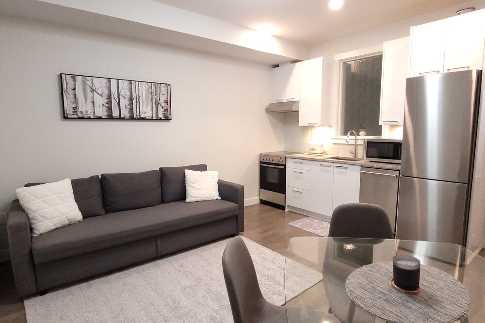 Sleek Gem! Modern Comfort Condo Downtown Langley