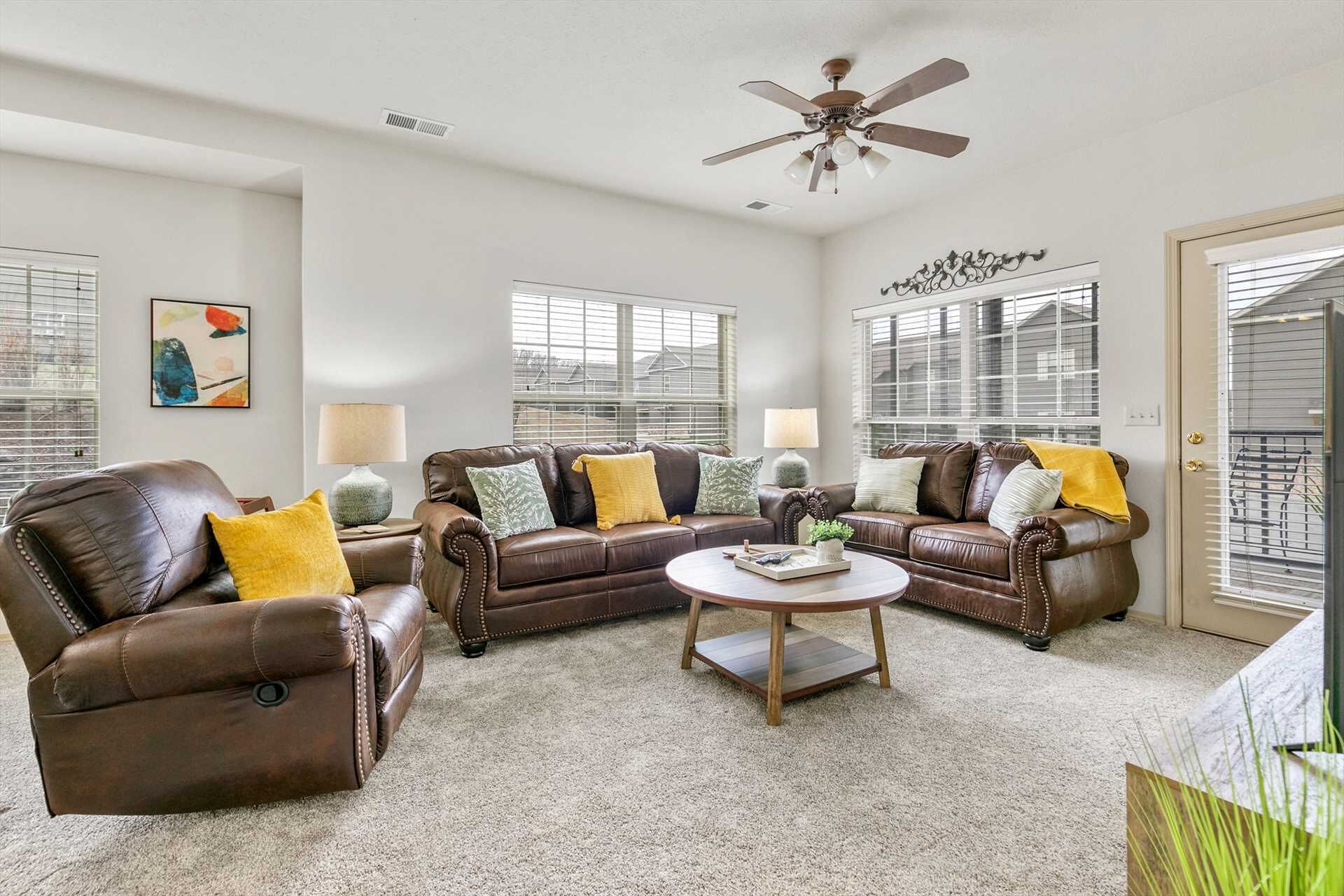 StoneBridge Condo Close to Silver Dollar City and Sleeps 8 for a Great Rate- 3 pools!-Ber 9-3