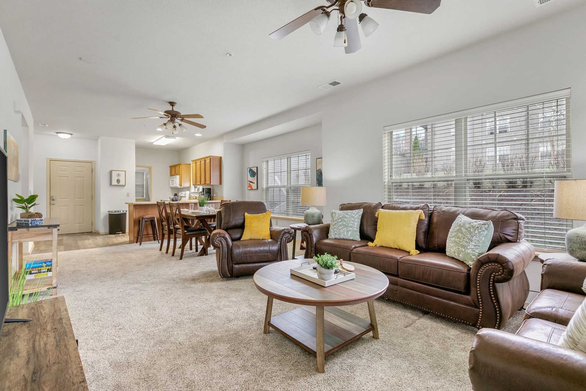 StoneBridge Condo Close to Silver Dollar City and Sleeps 8 for a Great Rate- 3 pools!-Ber 9-3