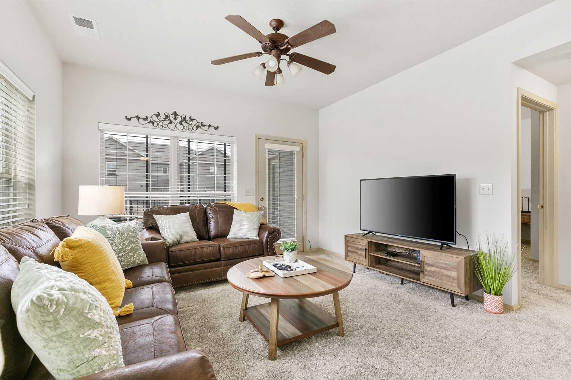 StoneBridge Condo Close to Silver Dollar City and Sleeps 8 for a Great Rate- 3 pools!-Ber 9-3