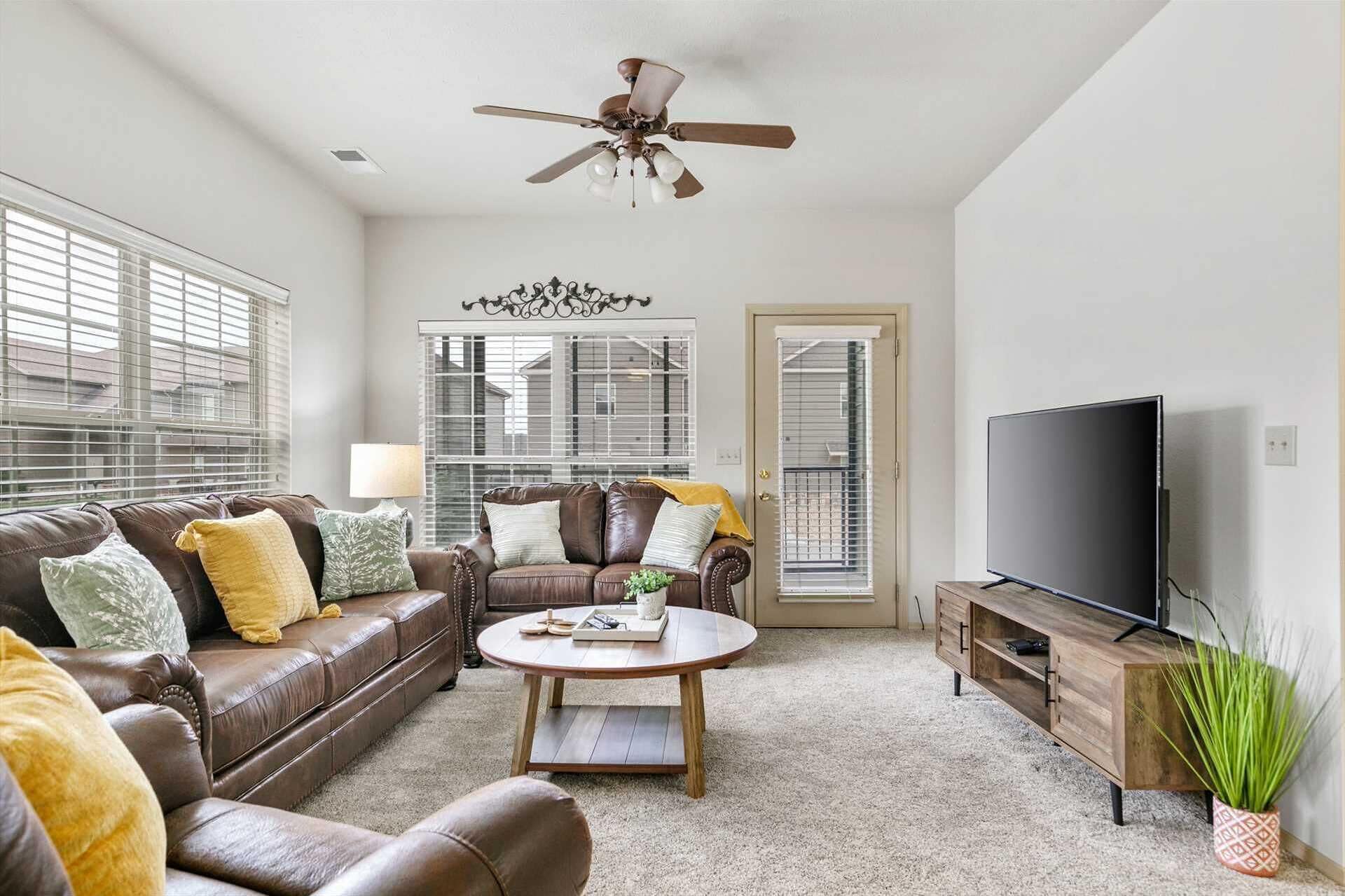 StoneBridge Condo Close to Silver Dollar City and Sleeps 8 for a Great Rate- 3 pools!-Ber 9-3