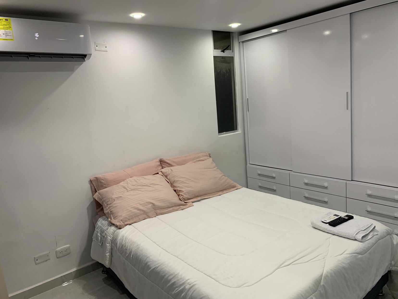 Apt new Superfurnished 2tv 4 Beds.