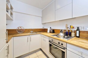 Apartment (1 Bedroom) | Private kitchen | Fridge, oven, stovetop, dishwasher