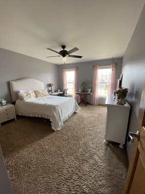 5 habitaciones, escritorio, tabla de planchar con plancha y wifi gratis 