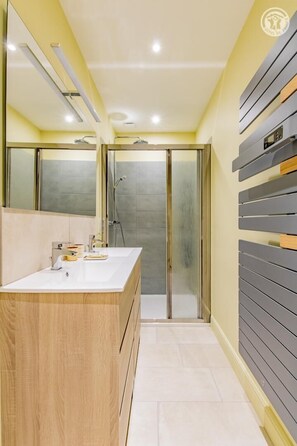 Bathtub, towels - la Corbière - Martigny-le-comte (MARTIGNY-LE-COMTE)