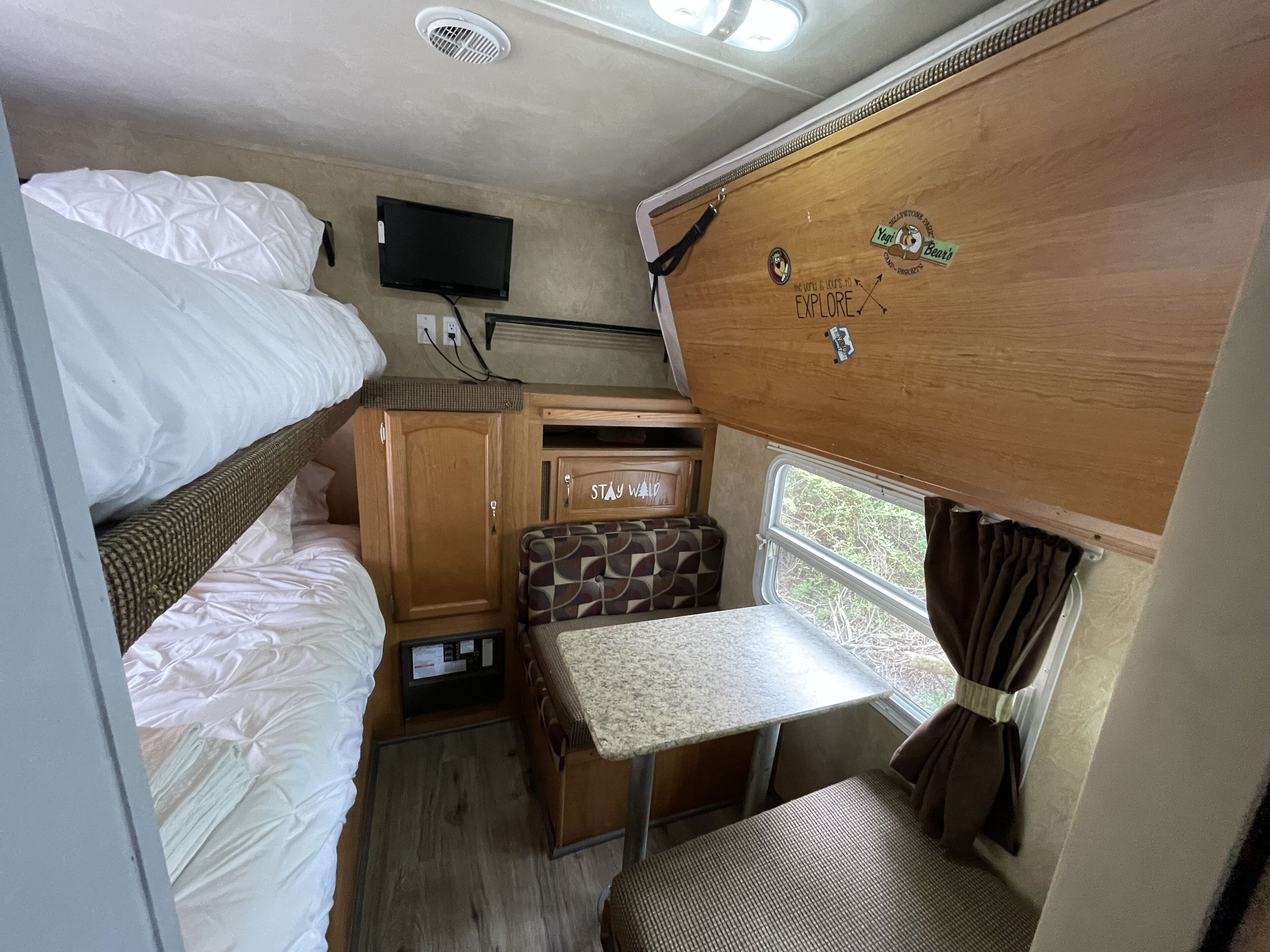 Ramblin Rose Mtn Camping w/Theater * Hot-Tub * Fire-Pit