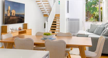 Noahs Beach House at Flynns - executive style, pet friendly