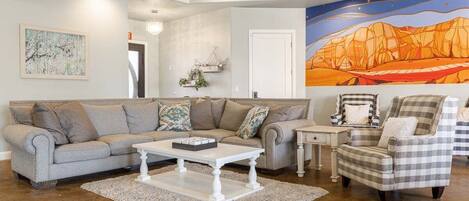 Una Smart TV, un futbolín, libros