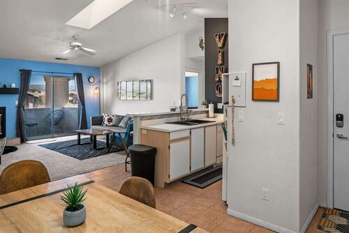 Beautiful Modern Condo w/ Views! Casa Del Sol