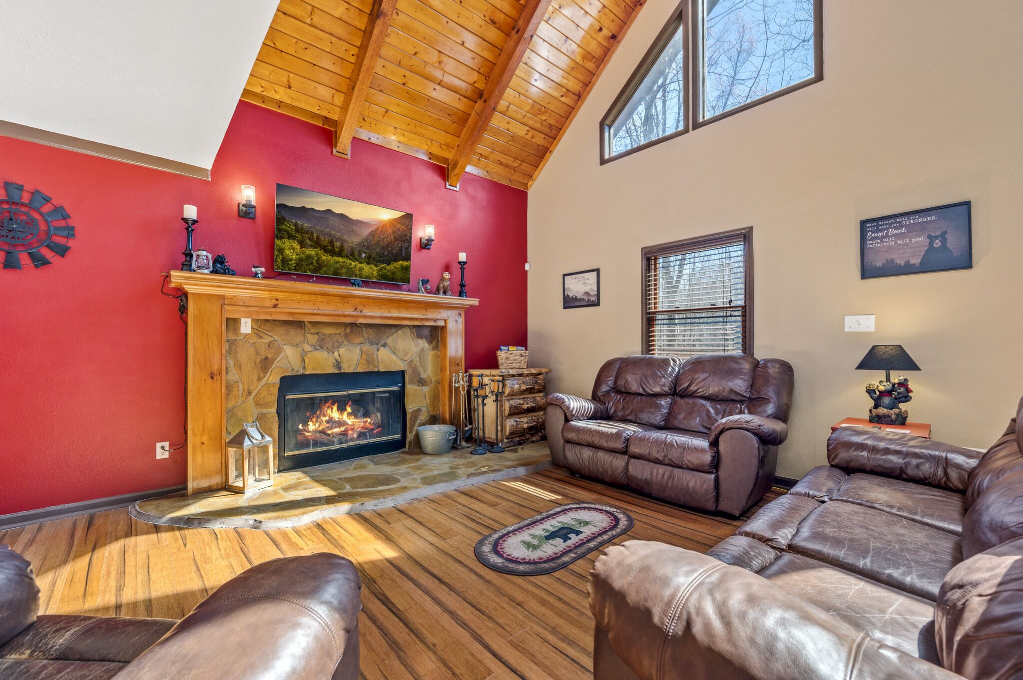 Festive Fun: HotTub, Free Wi-Fi, Office, Pets OK, Ramp, Games, Family, Spacious 