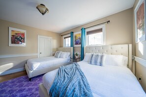 5 bedrooms, iron/ironing board, WiFi, bed sheets - Magnificent 5BR/2BA Near Casinos (Norwich)