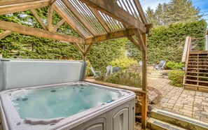 House, Multiple Beds (Wecoma Rose) | Property grounds - Wecoma Rose (Lincoln City)