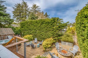 House, Multiple Beds (Wecoma Rose) | Outdoor dining - Wecoma Rose (Lincoln City)