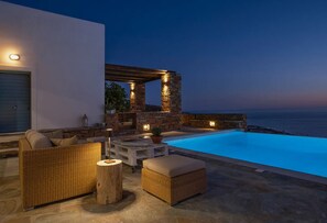 Pool - Luxury Cycladic Villa in Koundouros (Koundouros)