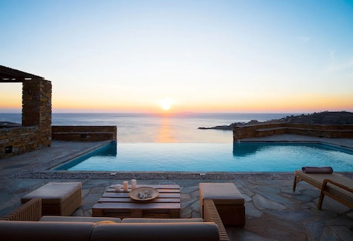 Luxury Cycladic Villa in Koundouros
