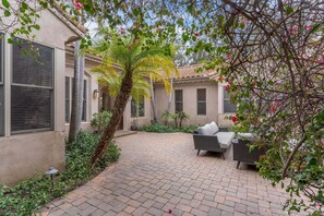 Exterior - Casa Azul (Poway)